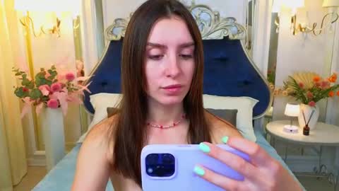 Snapshot of ariana_petite chatting on 05.13.26 Ariana online show from 05.13.26