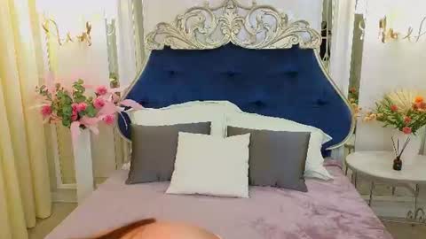 Snapshot of ariana_petite chatting on 06.09.26 Ariana online show from 06.09.26