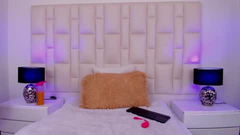 Snapshot of ariana_rouse_ chatting on 02.10.25 ariana online show from 02.10.25