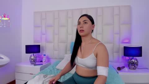 Snapshot of ariana_rouse_ chatting on 03.04.25 ariana online show from 03.04.25