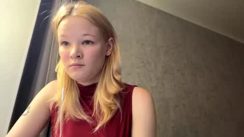 Snapshot of arianawarmington chatting on 07.20.26 Kira online show from 07.20.26