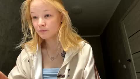 Snapshot of arianawarmington chatting on 07.22.26 Kira online show from 07.22.26