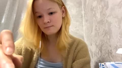Snapshot of arianawarmington chatting on 07.23.26 Kira online show from 07.23.26