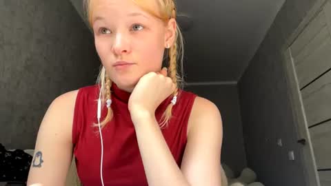 Snapshot of arianawarmington chatting on 07.28.26 Kira online show from 07.28.26