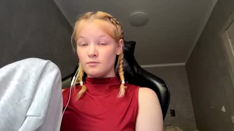 Snapshot of arianawarmington chatting on 07.28.26 Kira online show from 07.28.26