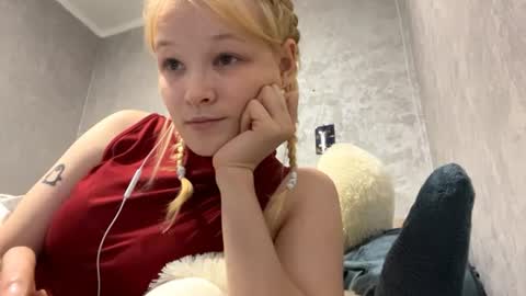 Snapshot of arianawarmington chatting on 07.28.26 Kira online show from 07.28.26