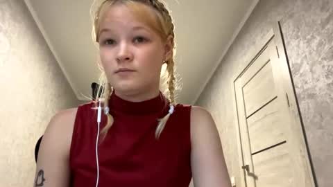 Snapshot of arianawarmington chatting on 07.28.26 Kira online show from 07.28.26