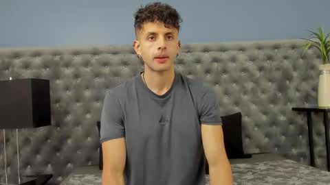 Snapshot of ariasaadeh chatting on 10.21.25 ariasaadeh online show from 10.21.25