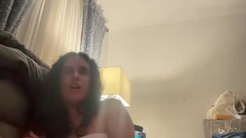 Snapshot of ariawestlove chatting on 02.18.25 Aria online show from 02.18.25