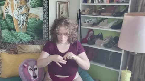 Snapshot of arielabai chatting on 11.04.25 Arielle Ari online show from 11.04.25