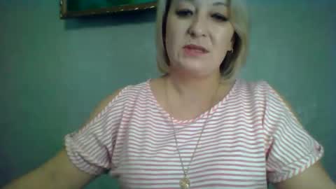 Snapshot of arielxloveresss chatting on 11.18.25 ArielXLoveresss online show from 11.18.25