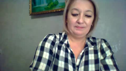 Snapshot of arielxloveresss chatting on 11.28.25 ArielXLoveresss online show from 11.28.25