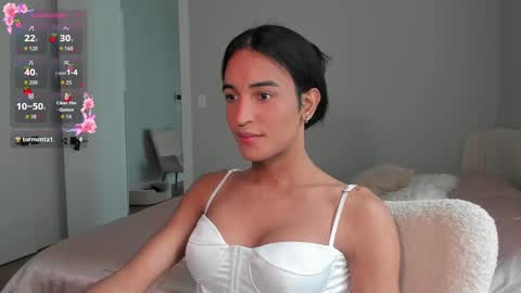 Snapshot of ariia1_ chatting on 09.10.25 Aria online show from 09.10.25