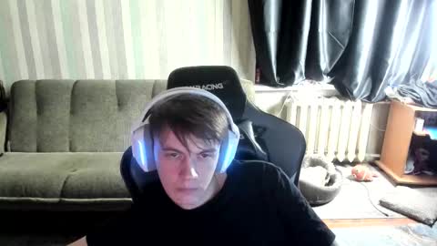 Snapshot of aron_neall chatting on 10.27.25 biggest penis online show from 10.27.25
