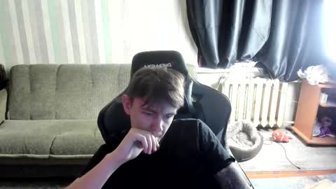 Snapshot of aron_neall chatting on 10.28.25 biggest penis online show from 10.28.25