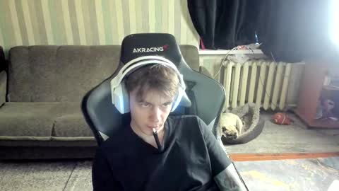 Snapshot of aron_neall chatting on 10.30.25 biggest penis online show from 10.30.25
