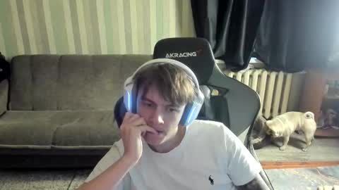 Snapshot of aron_neall chatting on 11.12.25 biggest penis online show from 11.12.25