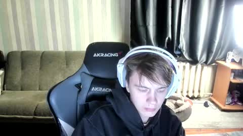 Snapshot of aron_neall chatting on 11.18.25 biggest penis online show from 11.18.25