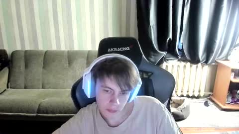 Snapshot of aron_neall chatting on 11.20.25 biggest penis online show from 11.20.25