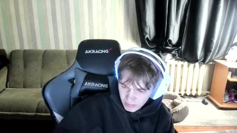 Snapshot of aron_neall chatting on 11.21.25 biggest penis online show from 11.21.25