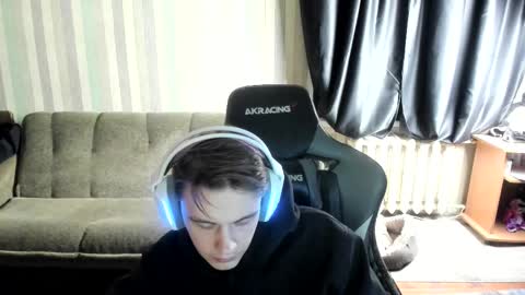 Snapshot of aron_neall chatting on 11.24.25 biggest penis online show from 11.24.25
