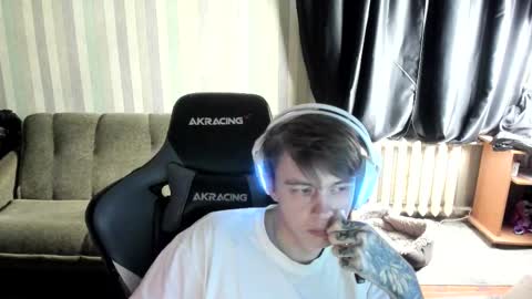 Snapshot of aron_neall chatting on 11.27.25 biggest penis online show from 11.27.25