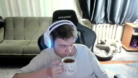 Snapshot of aron_neall chatting on 12.03.25 biggest penis online show from 12.03.25