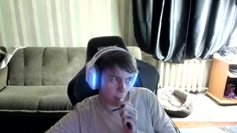 Snapshot of aron_neall chatting on 12.16.25 biggest penis online show from 12.16.25