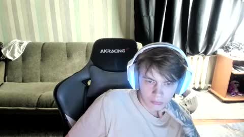 Snapshot of aron_neall chatting on 12.18.25 biggest penis online show from 12.18.25