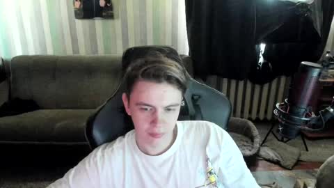 Snapshot of aron_neall chatting on 04.01.26 biggest penis online show from 04.01.26