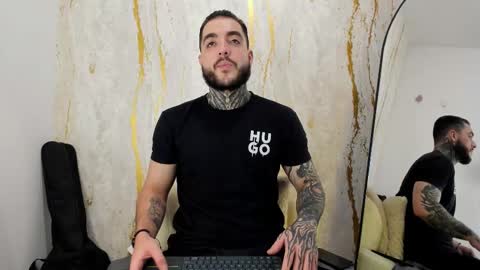 Snapshot of aronwade chatting on 10.29.25 Aron online show from 10.29.25