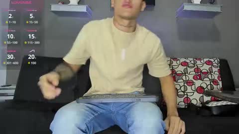 Snapshot of aroon_fit chatting on 02.07.26 AROON HOT online show from 02.07.26