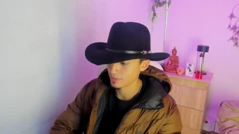 Snapshot of aroon_smith_ chatting on 01.07.26 Aron online show from 01.07.26