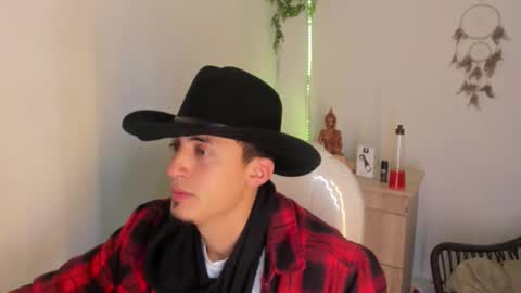 Snapshot of aroon_smith_ chatting on 01.15.26 Aron online show from 01.15.26