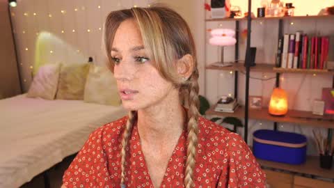 Snapshot of artease chatting on 12.08.24 Arti Next Streams - online show from 12.08.24