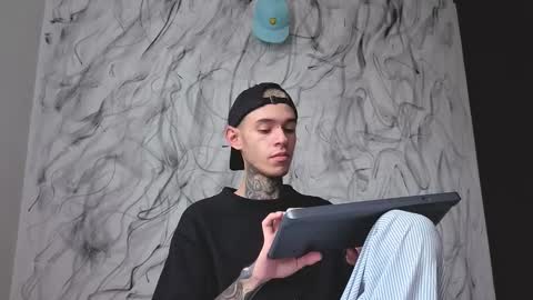   online show from 10.10.25