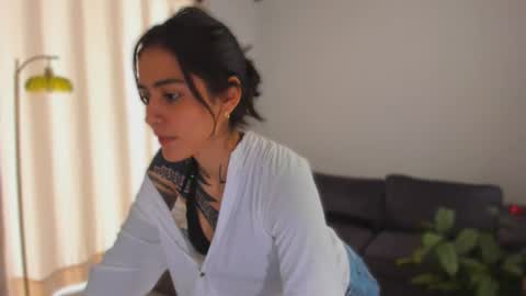 Linda  independent model artgeea online show from 02.02.26