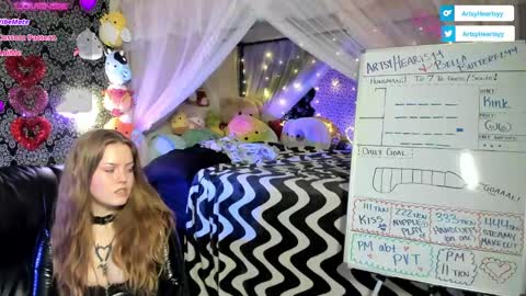 ArtsyHeartsyy online show from 02.01.25