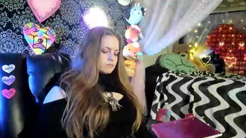 ArtsyHeartsyy online show from 03.07.25