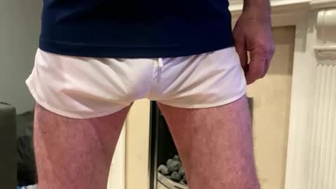 Snapshot of artybee chatting on 11.09.25 artybee online show from 11.09.25