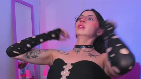 Snapshot of aryane_art_ chatting on 10.11.25 carol online show from 10.11.25