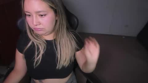 Snapshot of ash_smith1 chatting on 11.12.25 ash_smith1 online show from 11.12.25