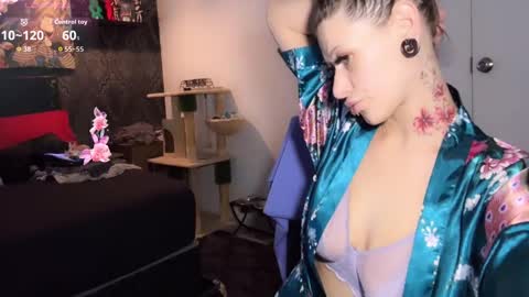 Snapshot of ashenroe chatting on 02.12.26 ashenroe online show from 02.12.26