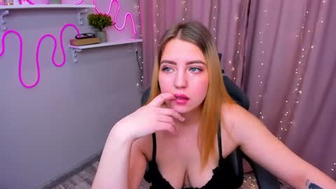Ashley online show from 03.12.25