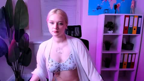 Snapshot of ashley_burke chatting on 07.04.26 Ashley online show from 07.04.26
