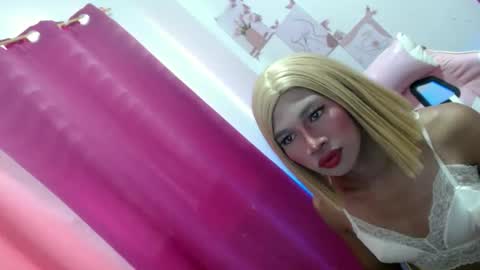 Snapshot of ashley_cummer chatting on 05.27.26 ashley_cummer online show from 05.27.26