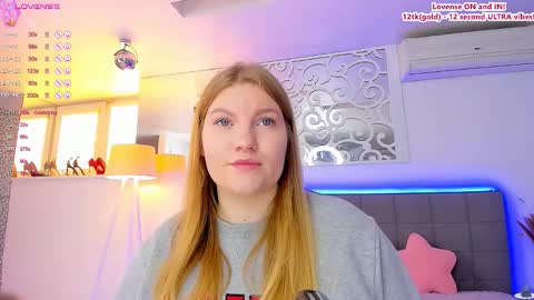 Snapshot of ashleyjonse chatting on 10.22.25 AshleyJonse online show from 10.22.25