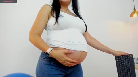 Snapshot of ashleyknightt chatting on 12.02.24 Ashley knight online show from 12.02.24