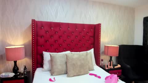 AshleyRoberh online show from 10.20.25