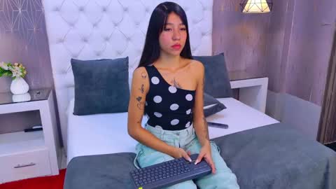 Snapshot of ashleyroberh chatting on 05.21.26 AshleyRoberh online show from 05.21.26